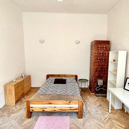 Nice Bedroom Near The Bus And Train Station Krakow Exterior photo