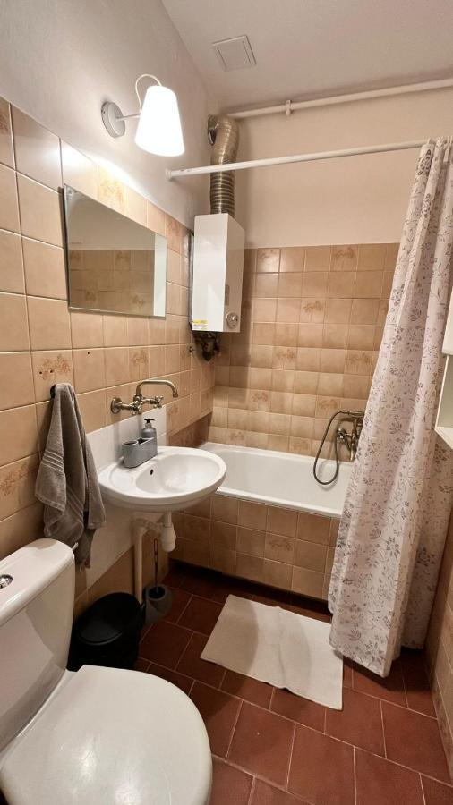 Nice Bedroom Near The Bus And Train Station Krakow Exterior photo
