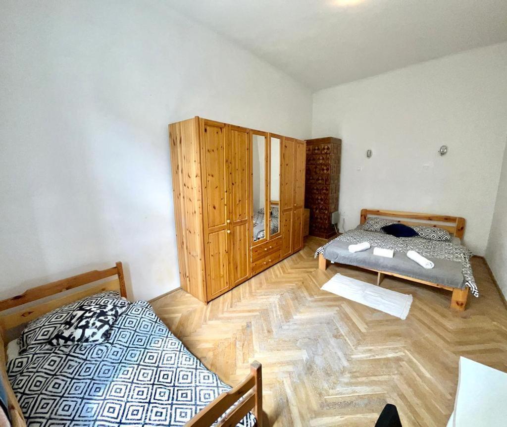 Nice Bedroom Near The Bus And Train Station Krakow Exterior photo