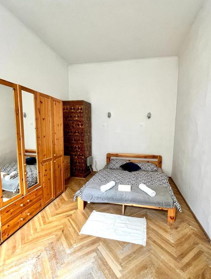 Nice Bedroom Near The Bus And Train Station Krakow Exterior photo