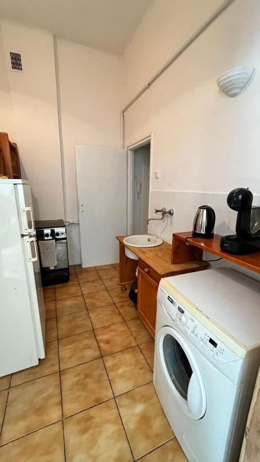 Nice Bedroom Near The Bus And Train Station Krakow Exterior photo