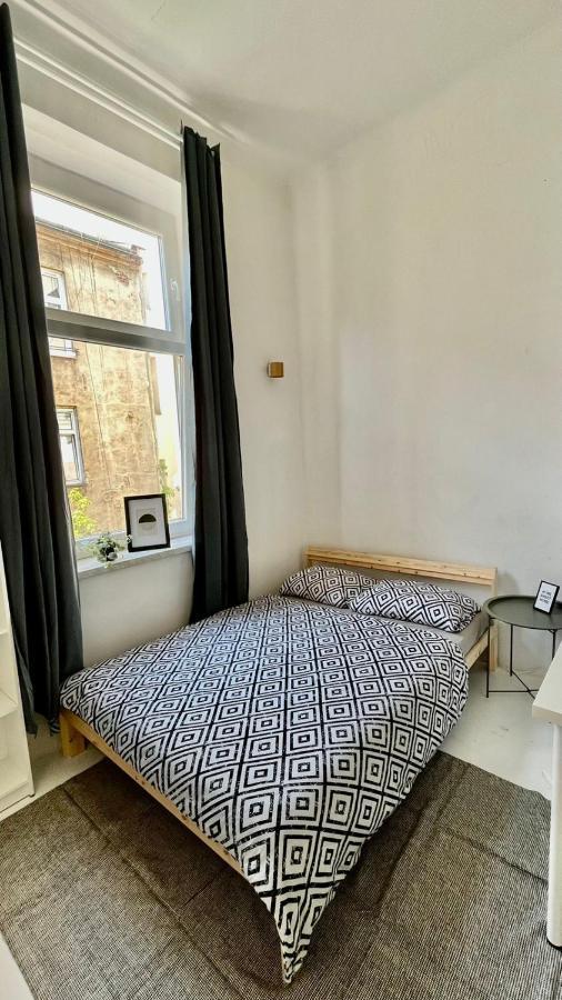 Nice Bedroom Near The Bus And Train Station Krakow Exterior photo