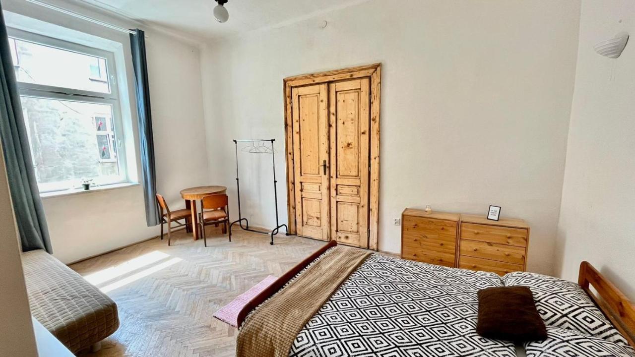 Nice Bedroom Near The Bus And Train Station Krakow Exterior photo